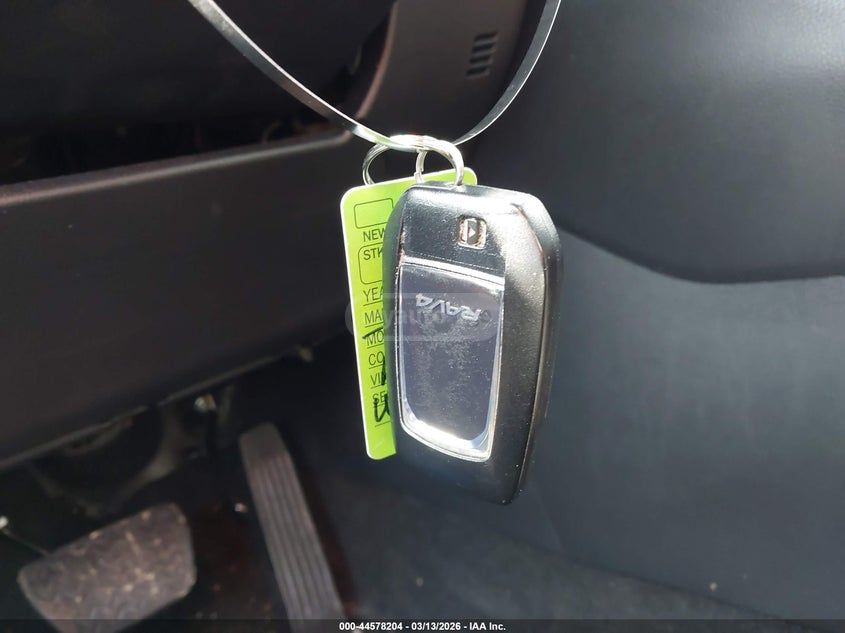 Toyota RAV 4 - фото 11