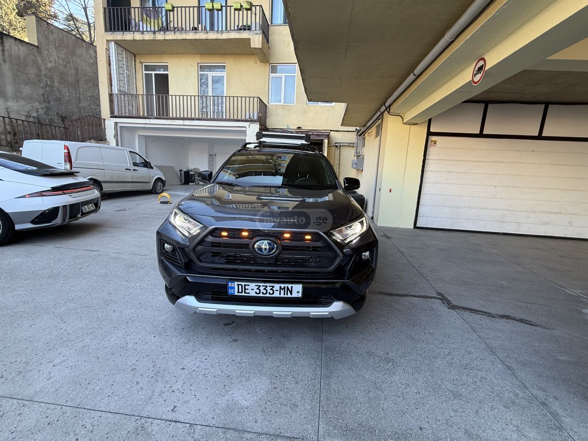Toyota Rav 4 - фото 1