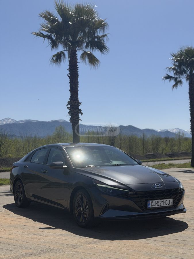 Hyundai Elantra - фото 1