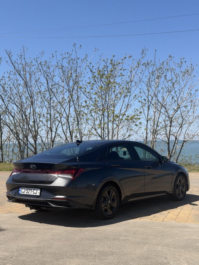 Hyundai Elantra - фото 3