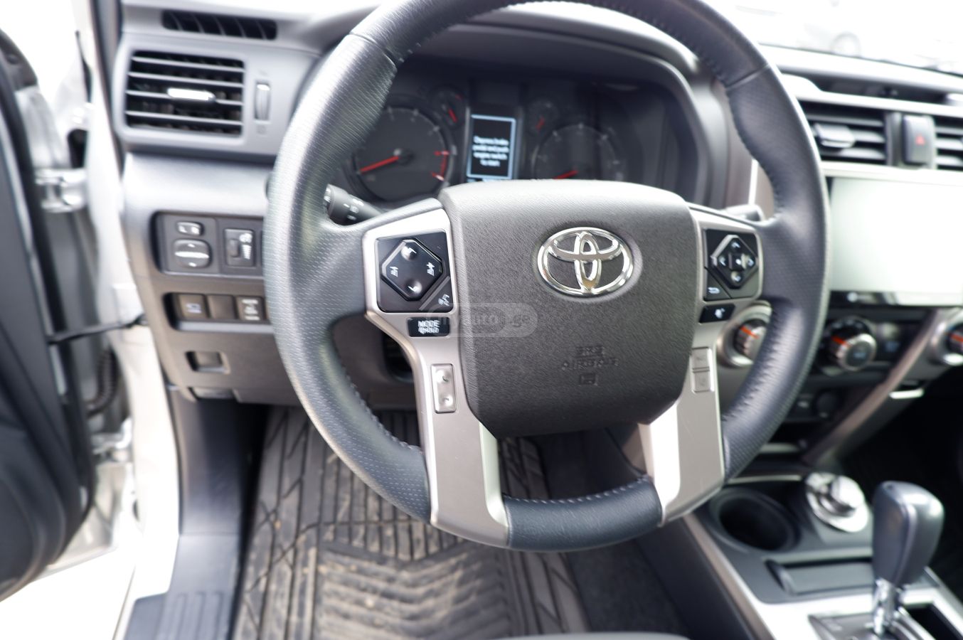 Toyota 4Runner - фото 11