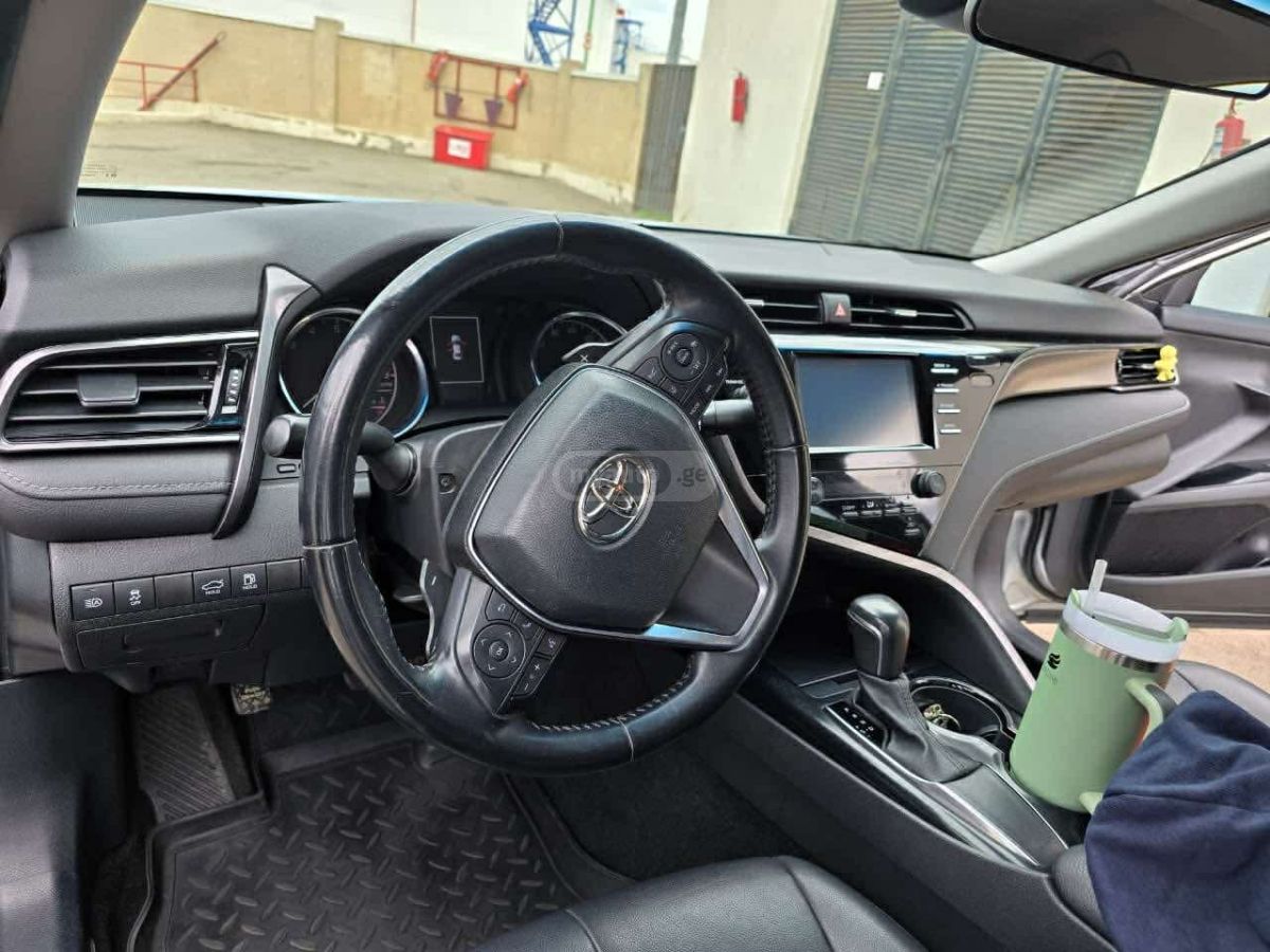 Toyota Camry - фото 3