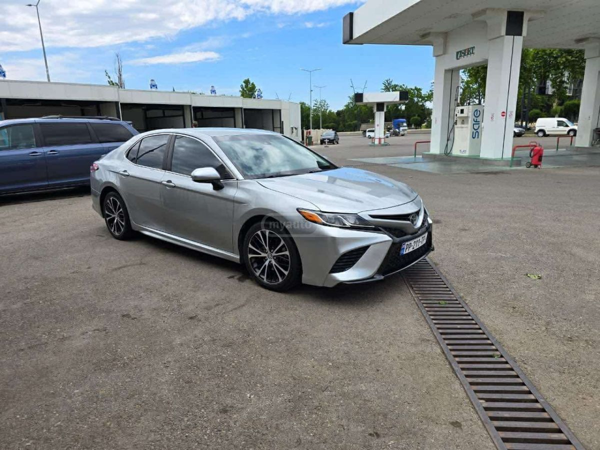 Toyota Camry - фото 4