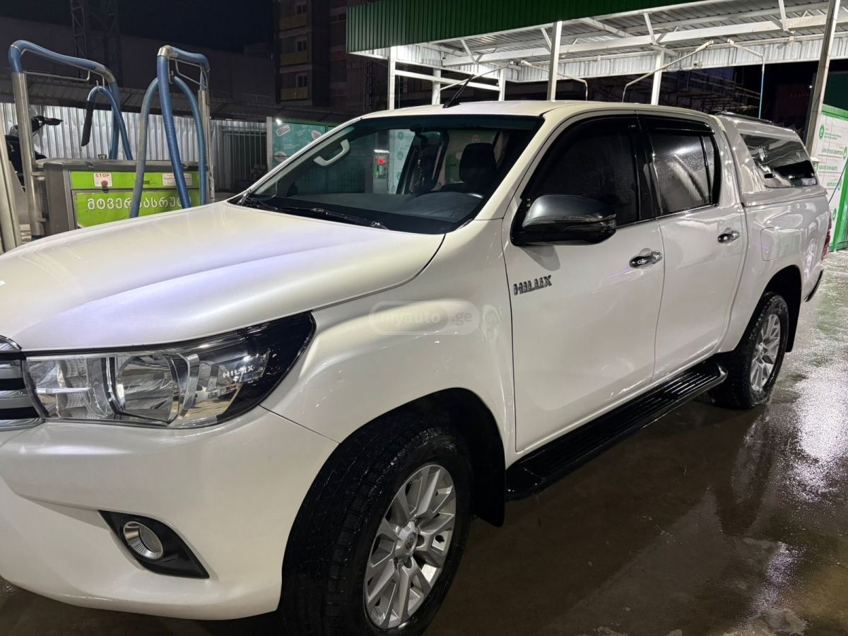 Toyota Hilux - фото 1