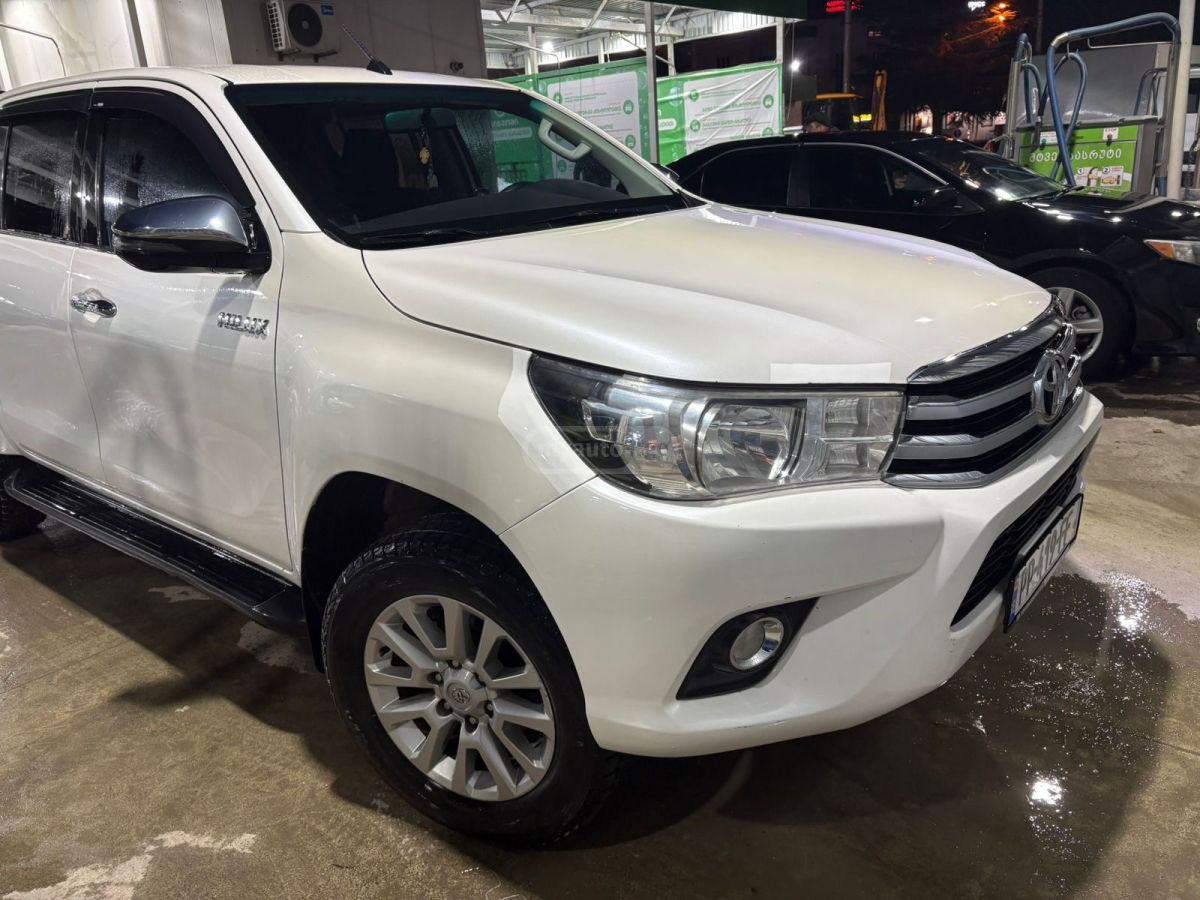 Toyota Hilux - фото 2