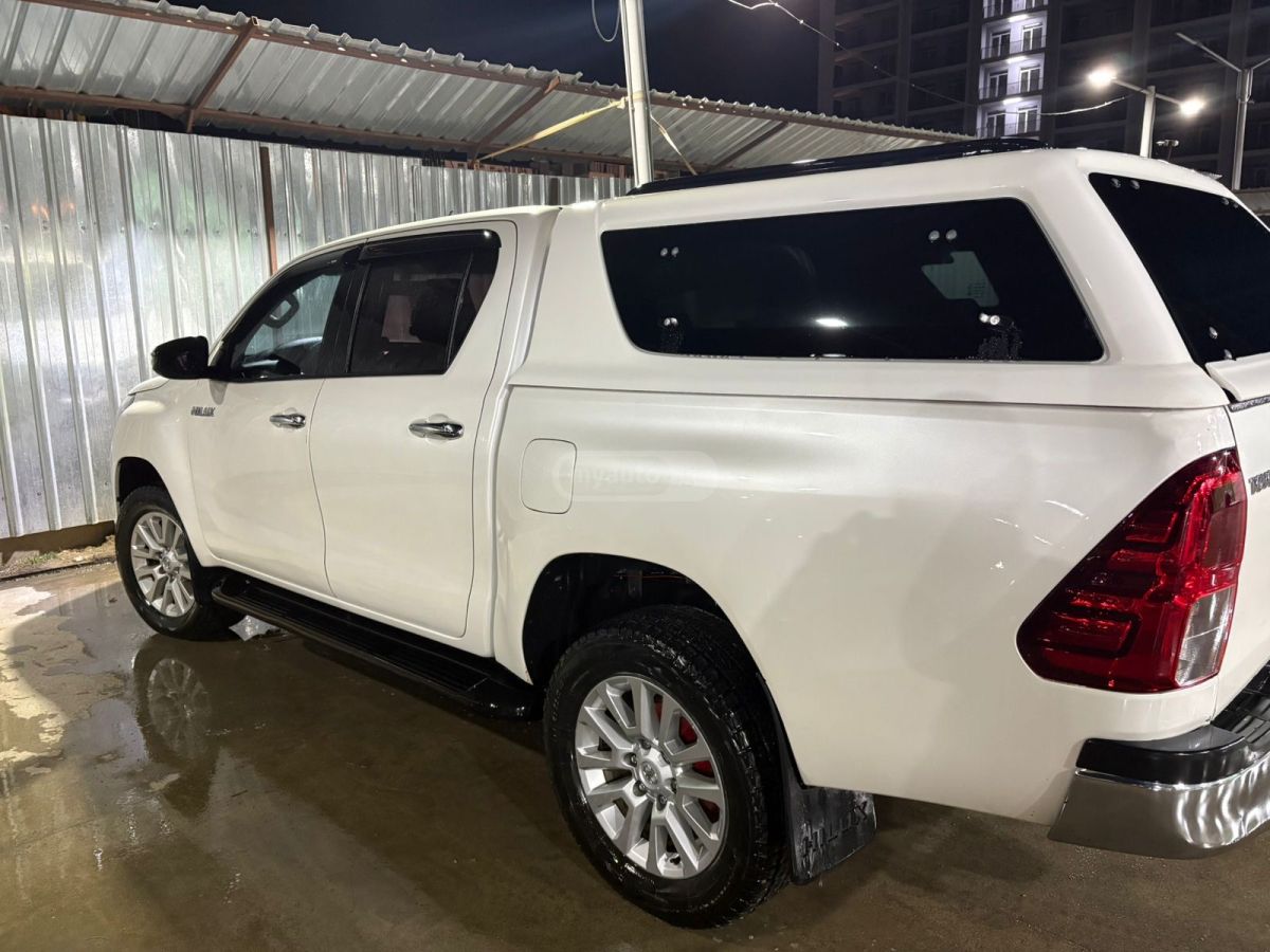 Toyota Hilux - фото 6