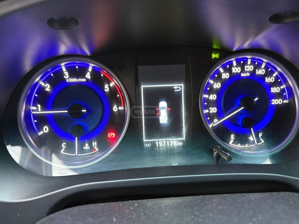 Toyota Hilux - фото 8