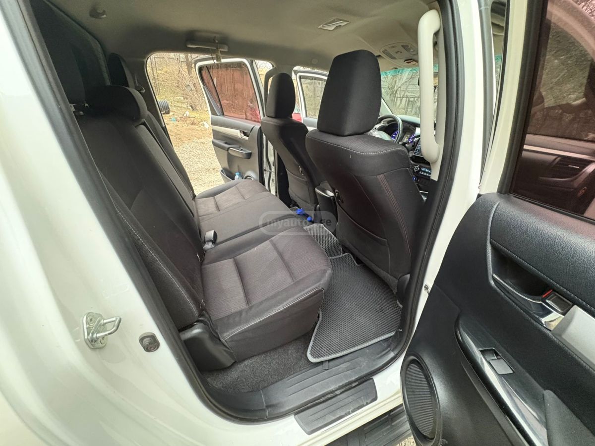 Toyota Hilux - фото 9