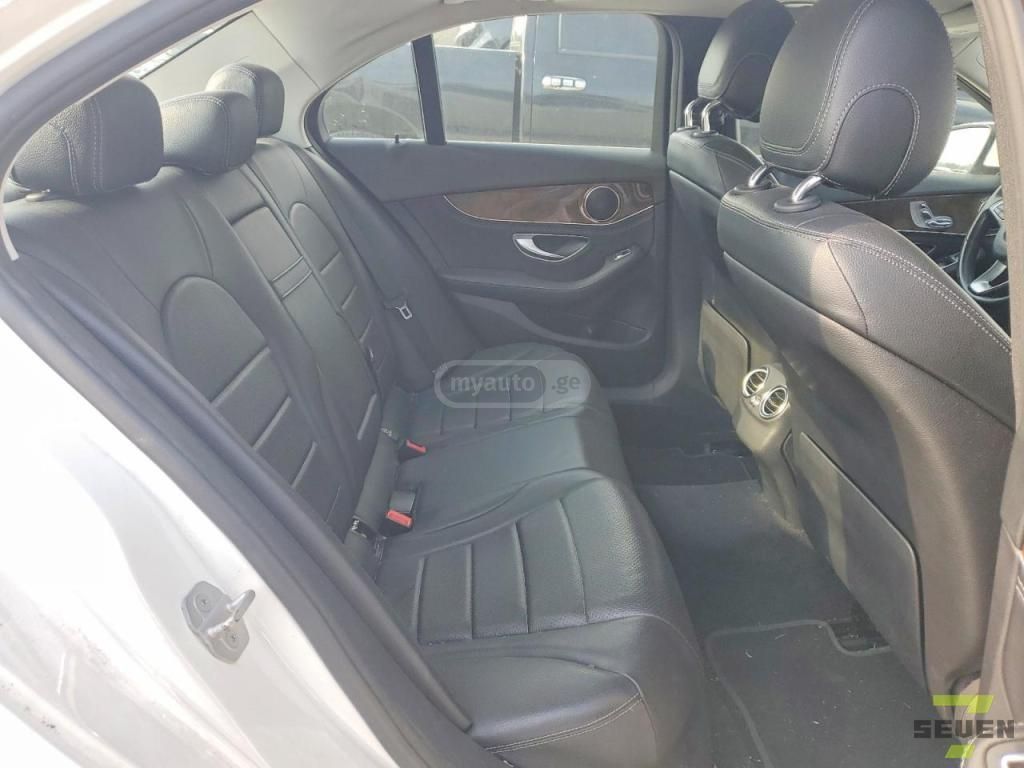 Mercedes-Benz C 300 - фото 10