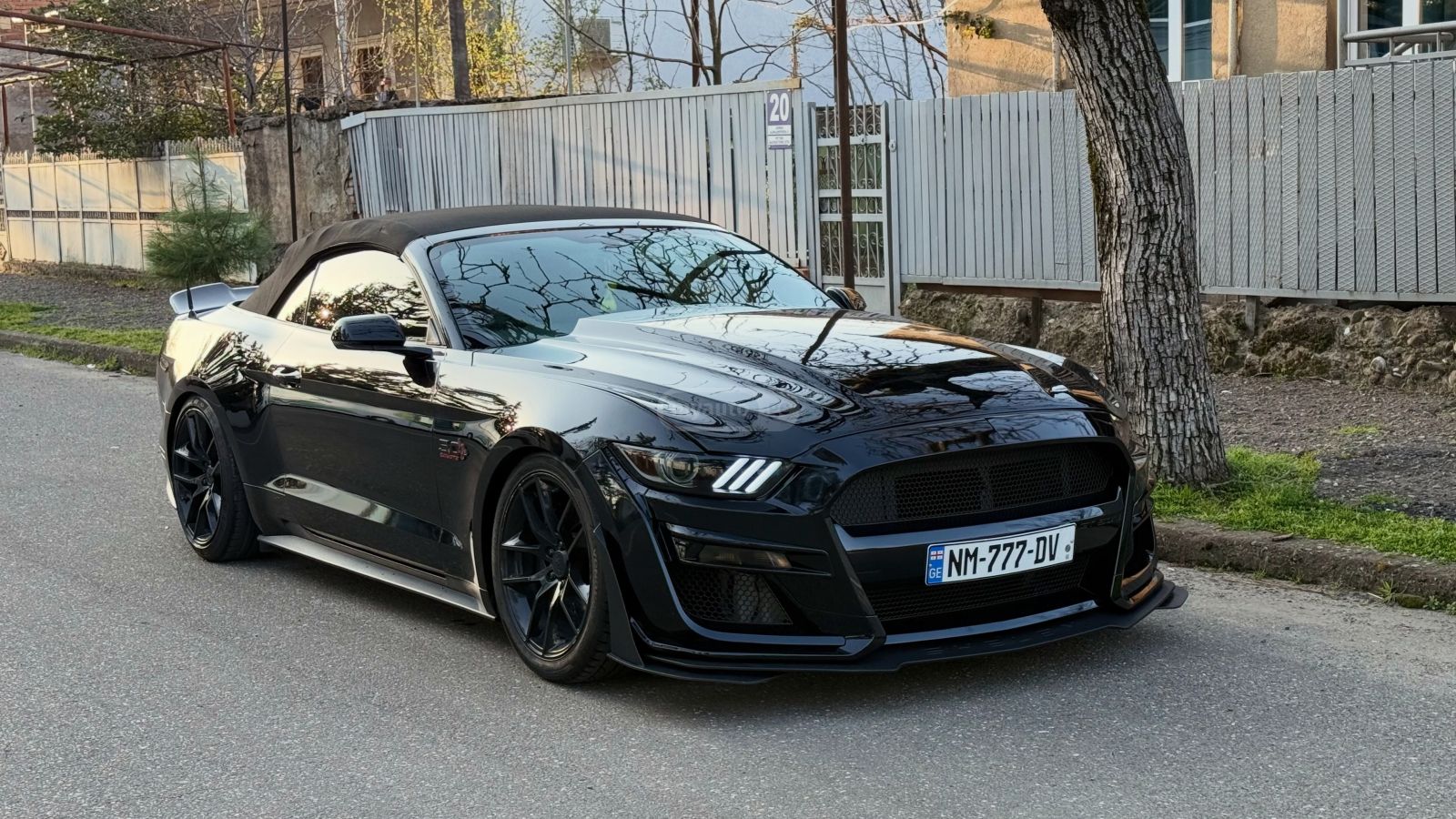 Ford Mustang - фото 1