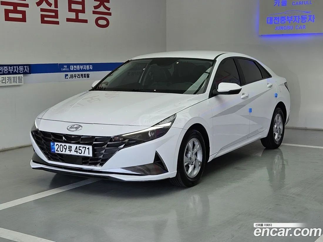 Hyundai Elantra - фото 1