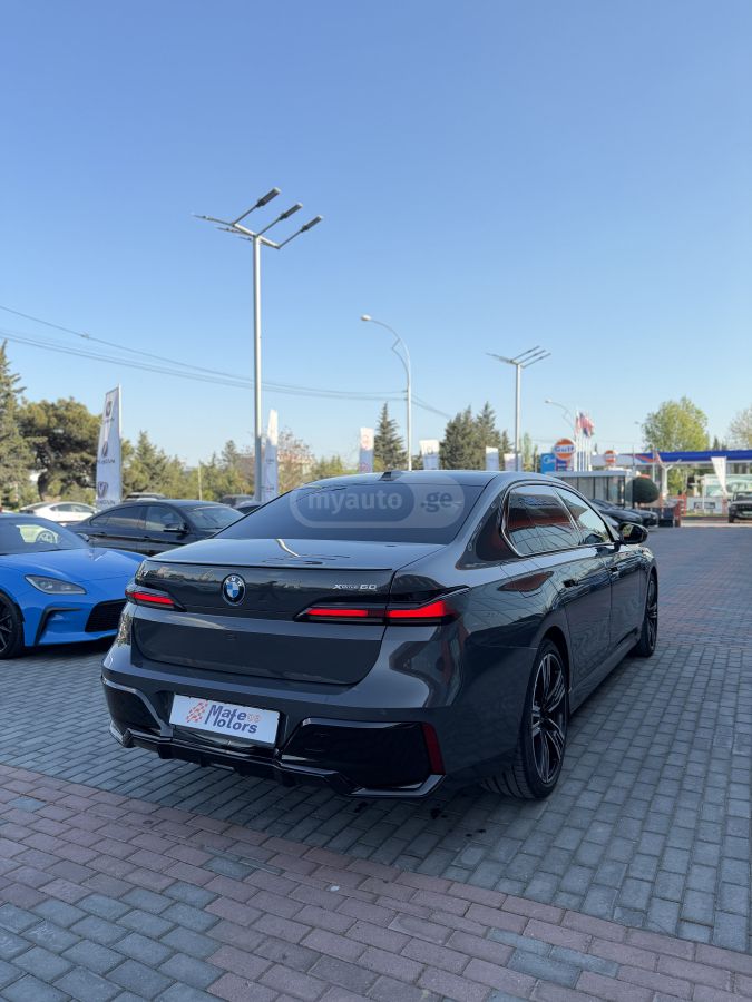 BMW i7 - фото 10