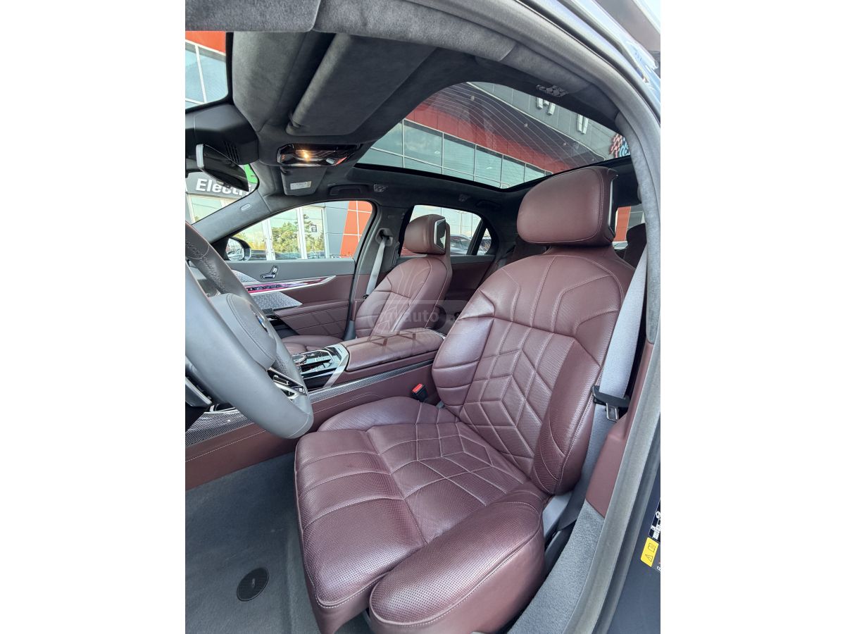 BMW i7 - фото 4