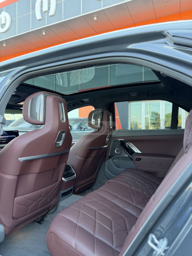 BMW i7 - фото 5