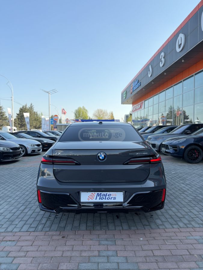 BMW i7 - фото 9