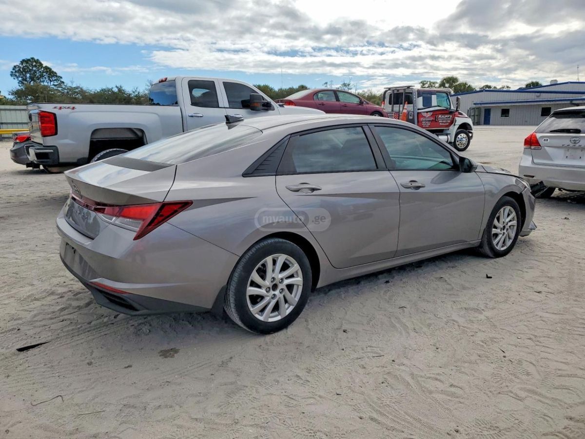 Hyundai Elantra - фото 2