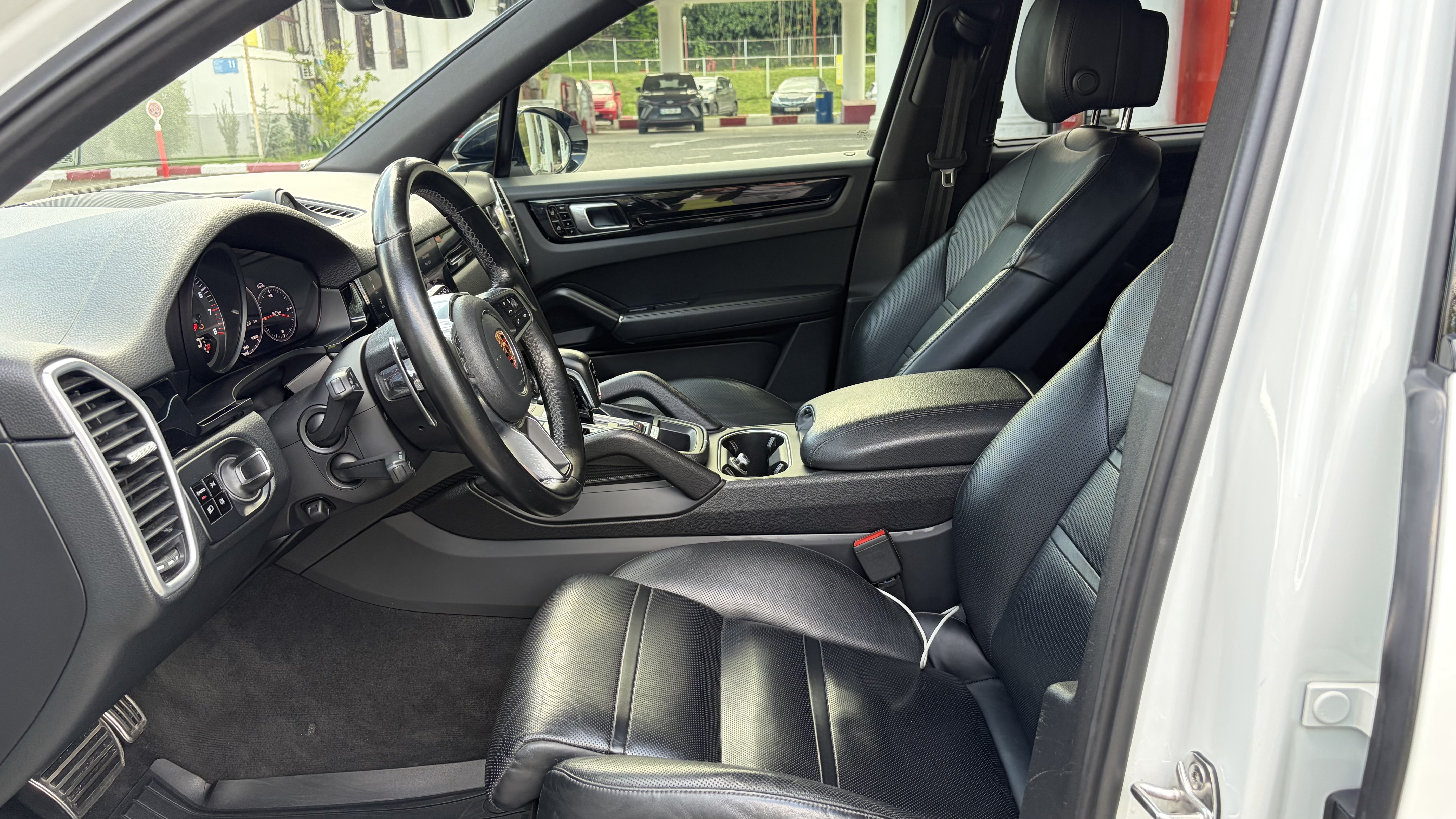 Porsche Cayenne - фото 8