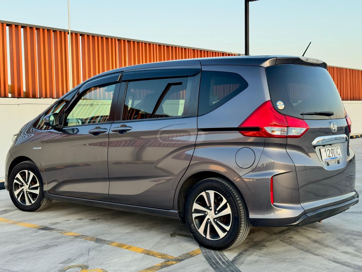 Honda Freed - фото 3