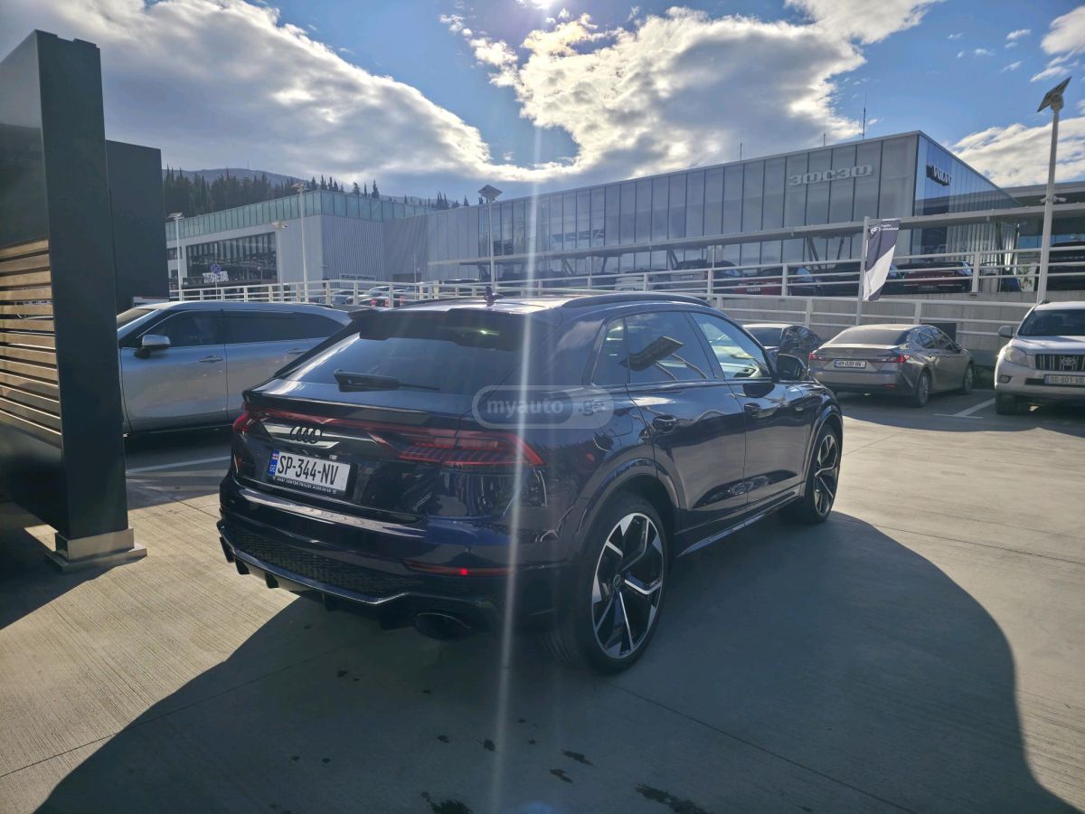 Audi Q8 - фото 6