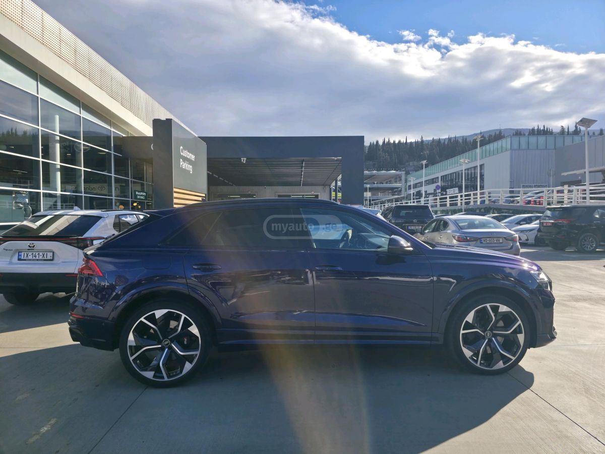 Audi Q8 - фото 7