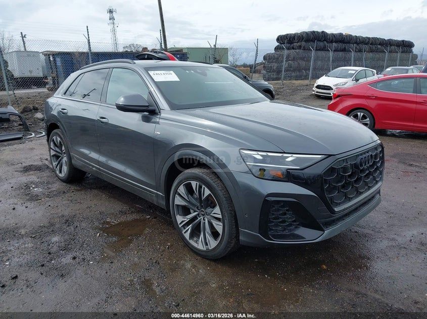 Audi Q8 - фото 6