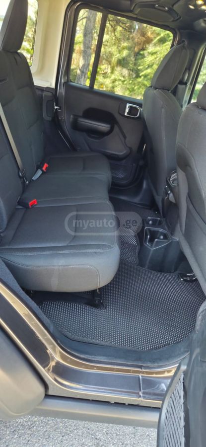 Jeep Wrangler - фото 10