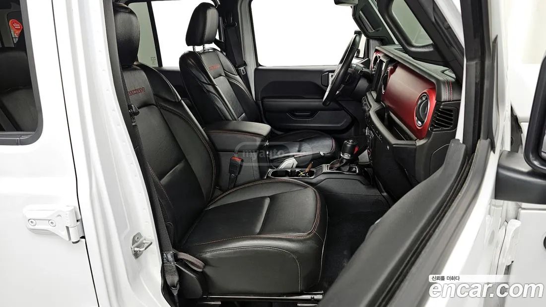 Jeep Wrangler - фото 11