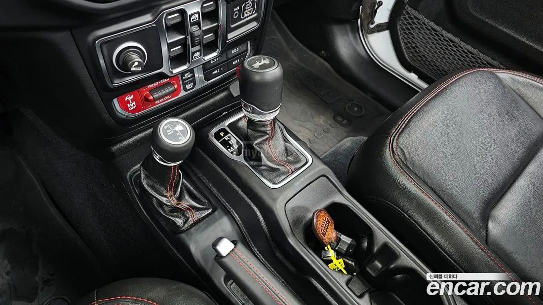 Jeep Wrangler - фото 9