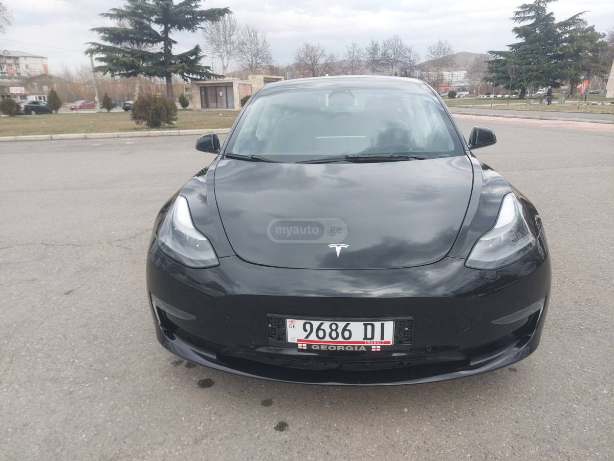 Tesla Model 3 - фото 1