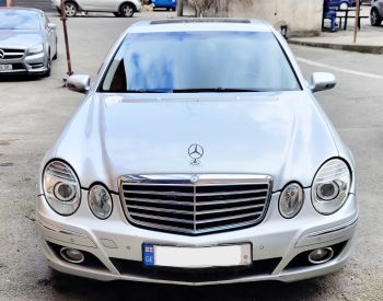 Mercedes-BenzE 320