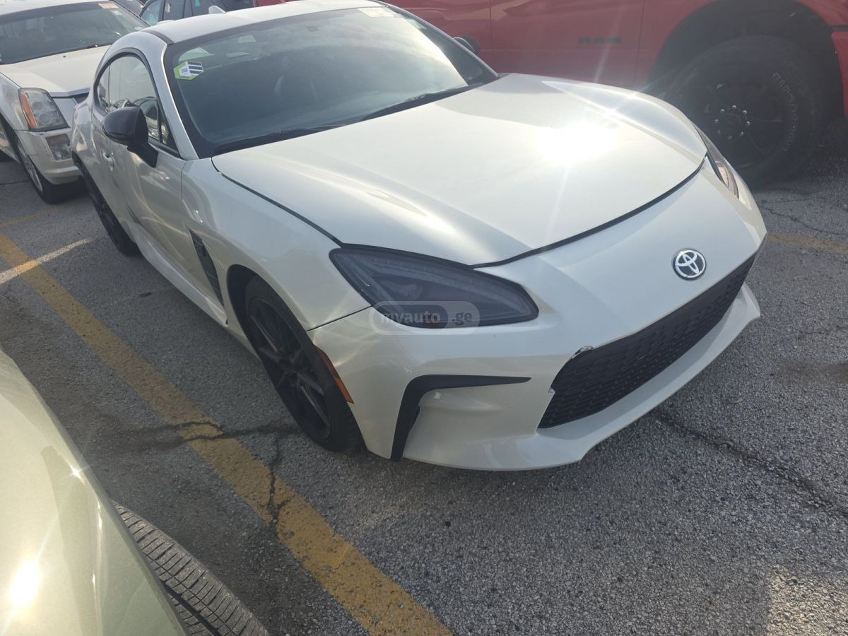 Toyota GR 86 Premium 2dr Coupe Automatic 2023 — миниатюра 2