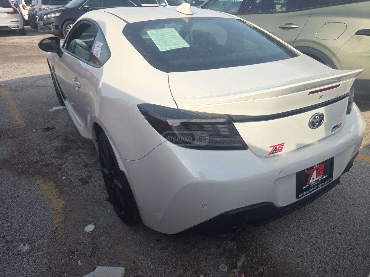Toyota GR 86 Premium 2dr Coupe Automatic 2023 — миниатюра 4
