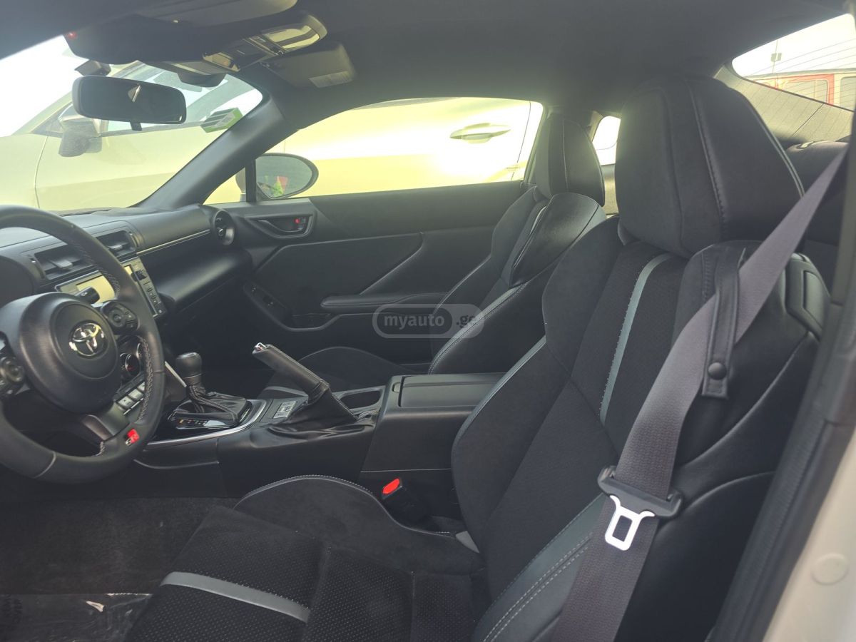 Toyota GR 86 Premium 2dr Coupe Automatic 2023 — миниатюра 5