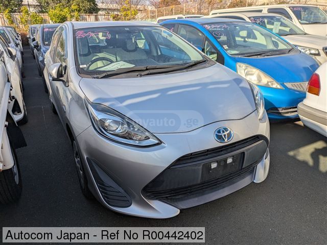 Toyota Aqua - фото 2