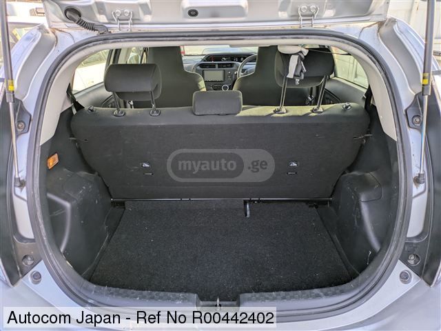 Toyota Aqua - фото 9