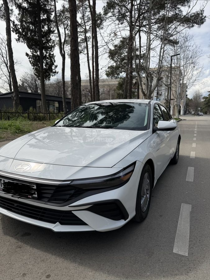 Hyundai Elantra - фото 2