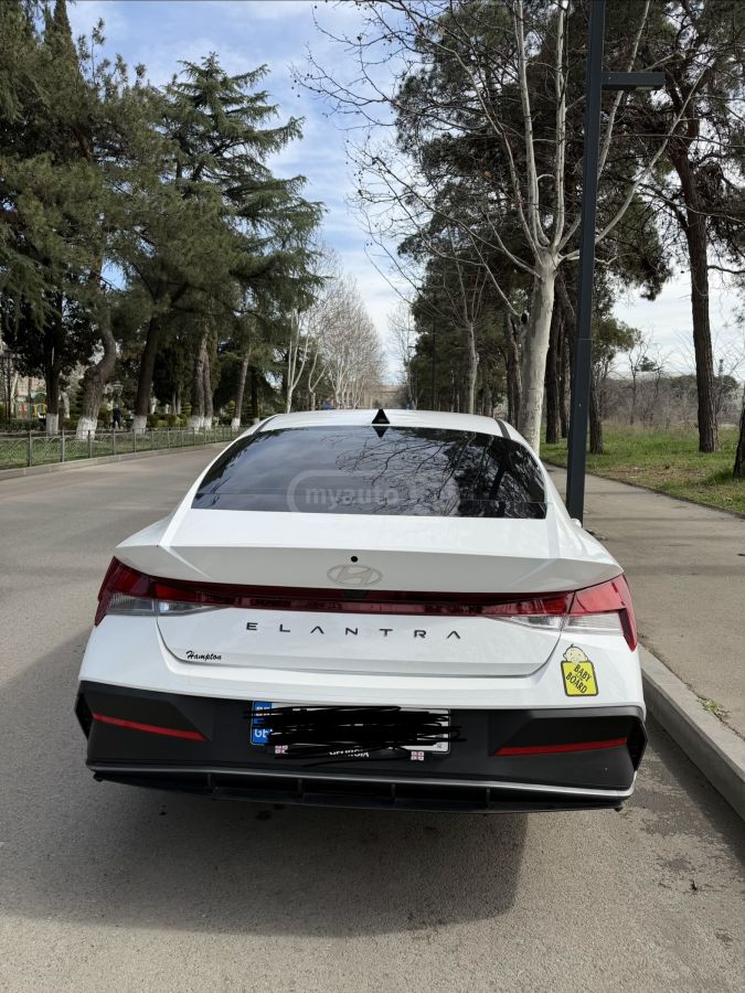 Hyundai Elantra - фото 3
