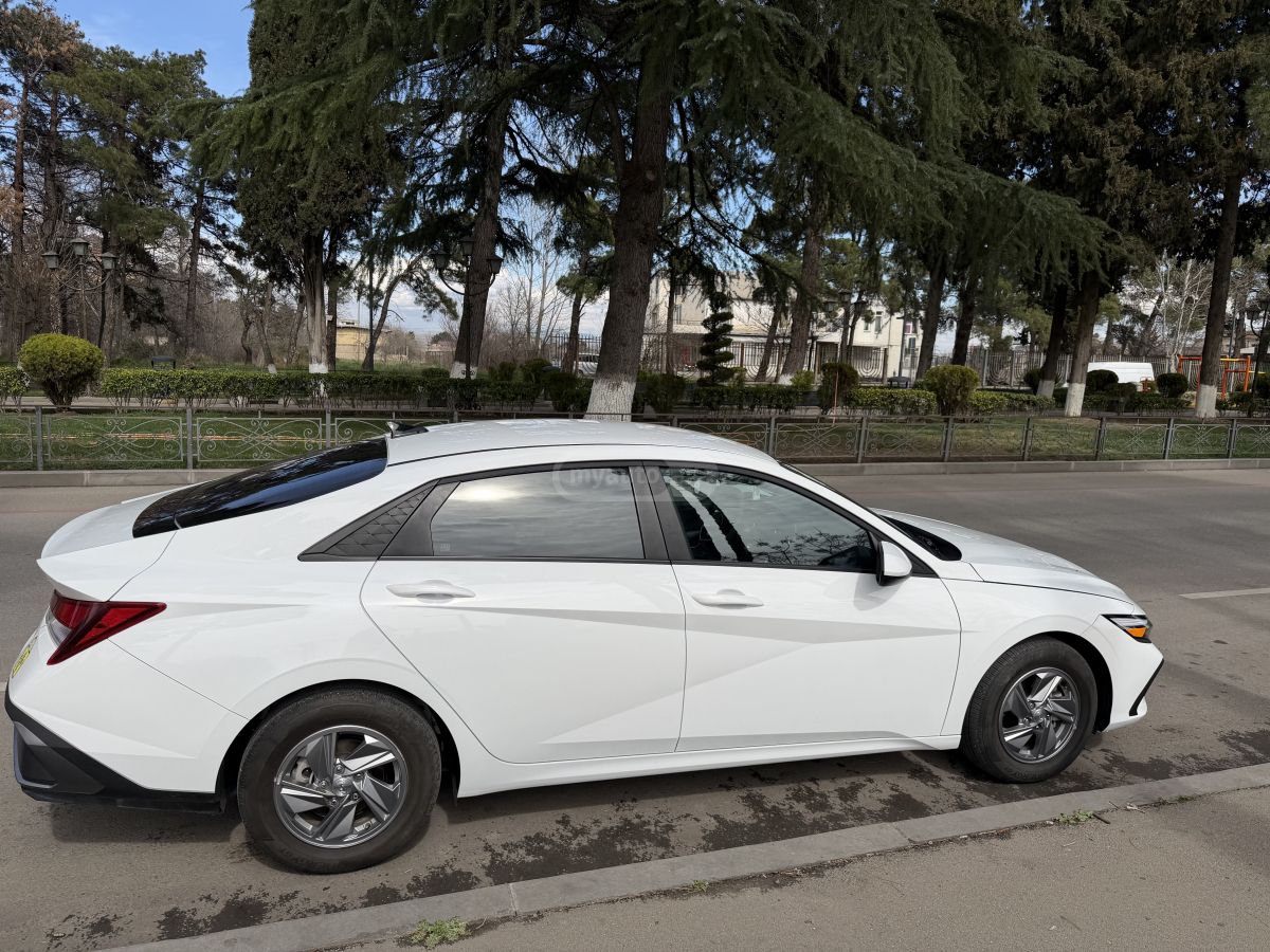 Hyundai Elantra - фото 4