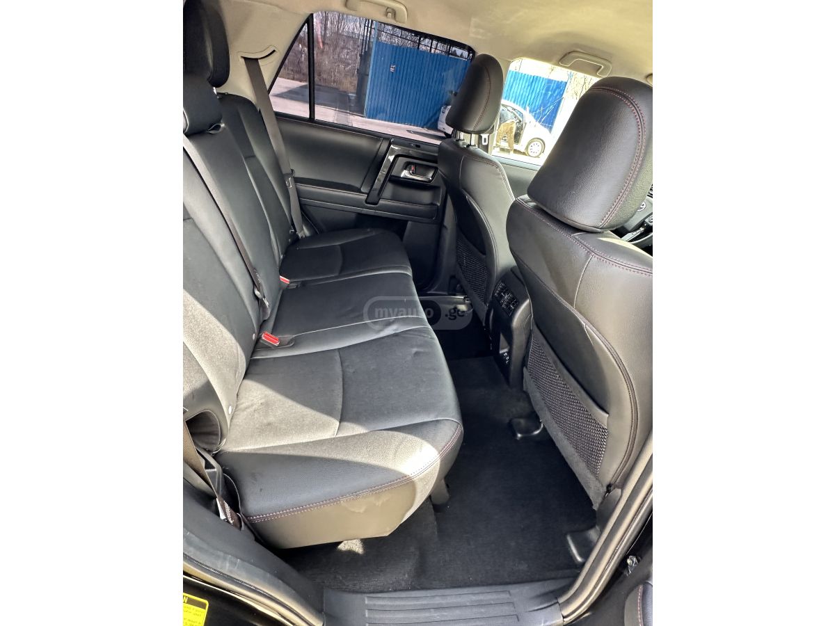 Toyota 4 Runner - фото 12