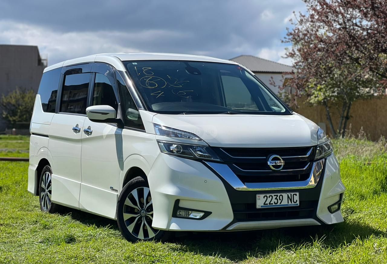 Nissan Serena - фото 1