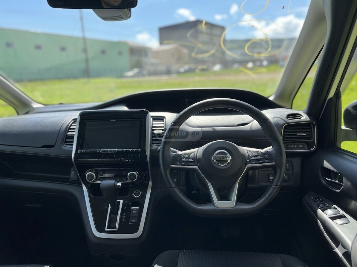 Nissan Serena - фото 12