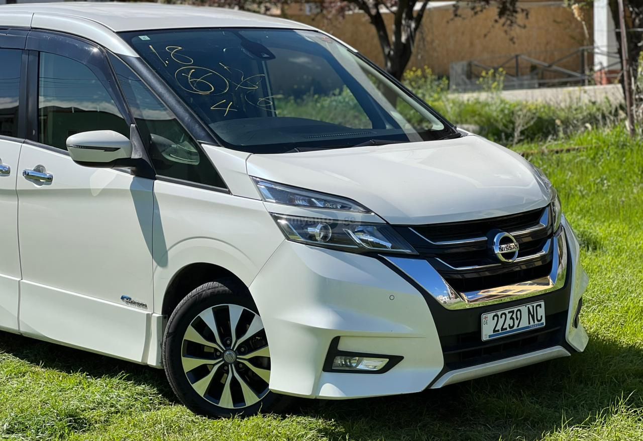 Nissan Serena - фото 2