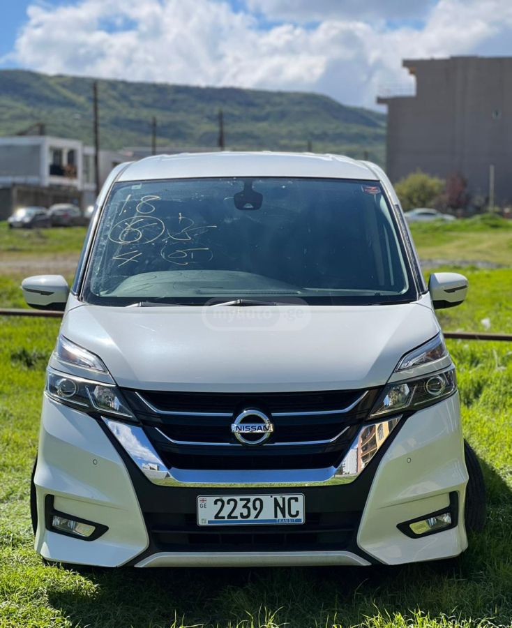 Nissan Serena - фото 3