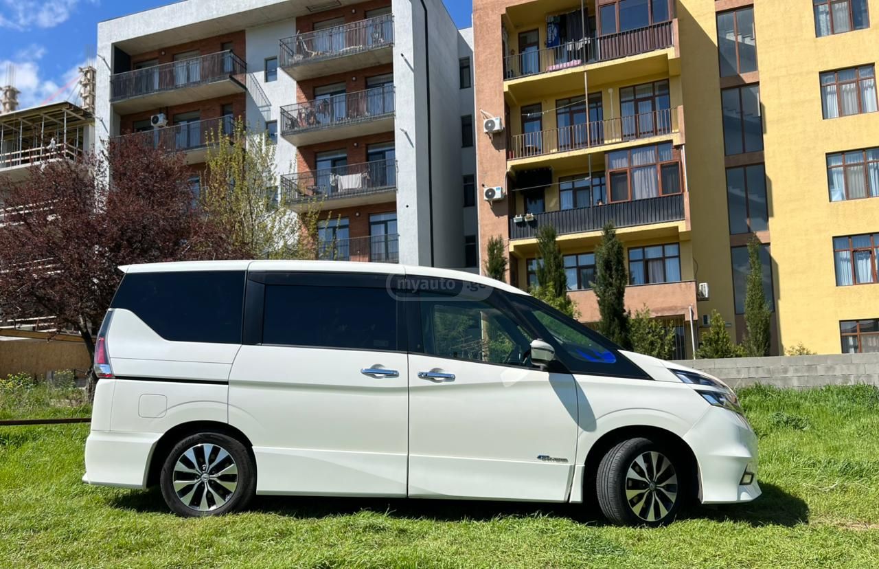 Nissan Serena - фото 4