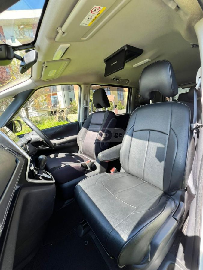 Nissan Serena - фото 7