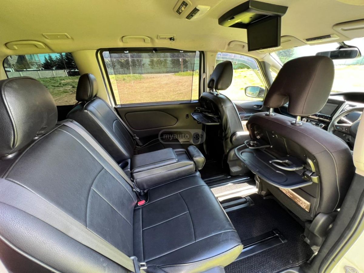 Nissan Serena - фото 8