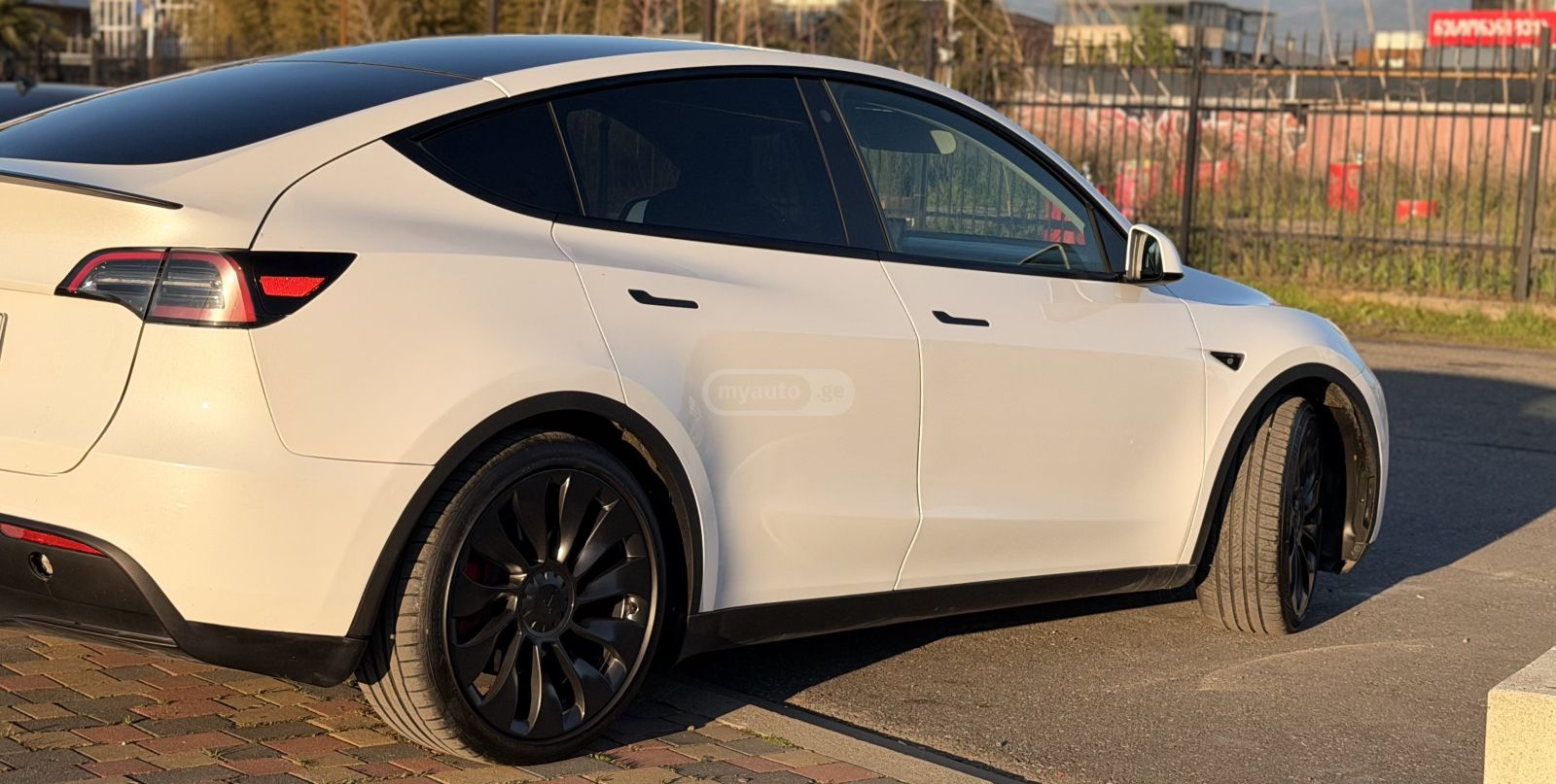 Tesla Model Y - фото 13