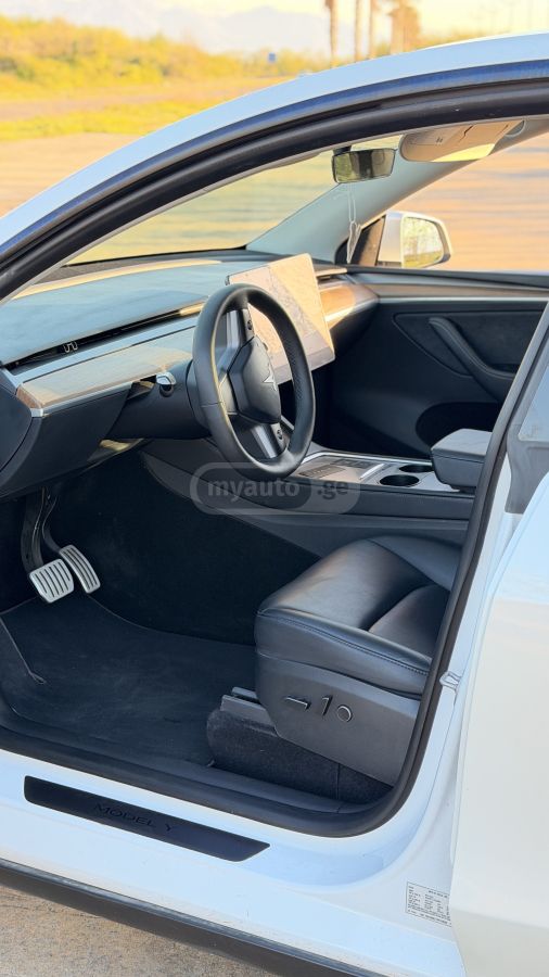 Tesla Model Y - фото 6