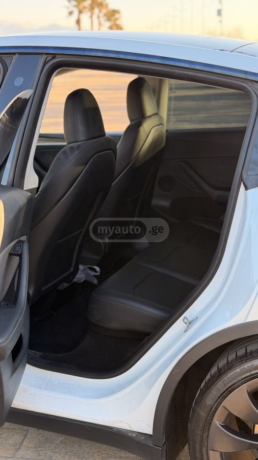 Tesla Model Y - фото 7