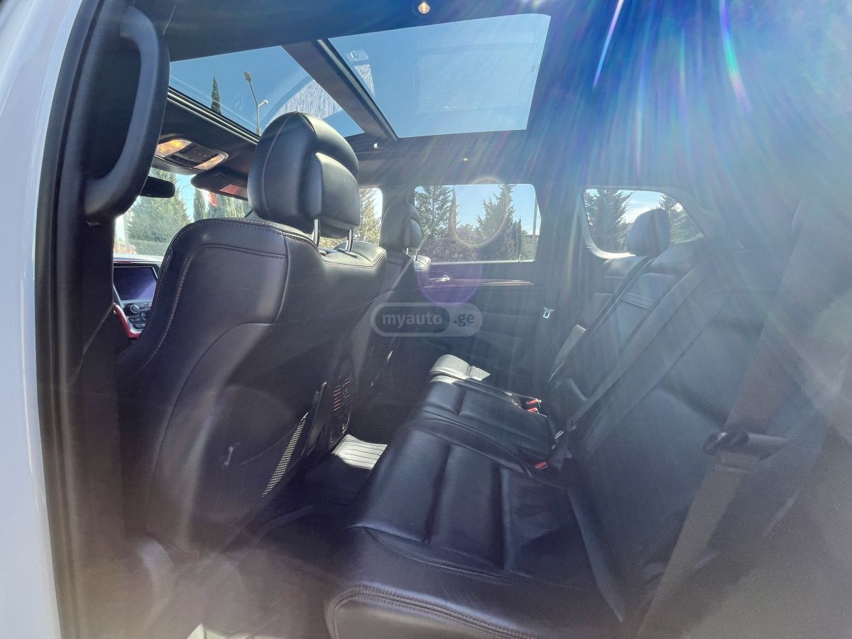 Jeep Grand Cherokee - фото 13